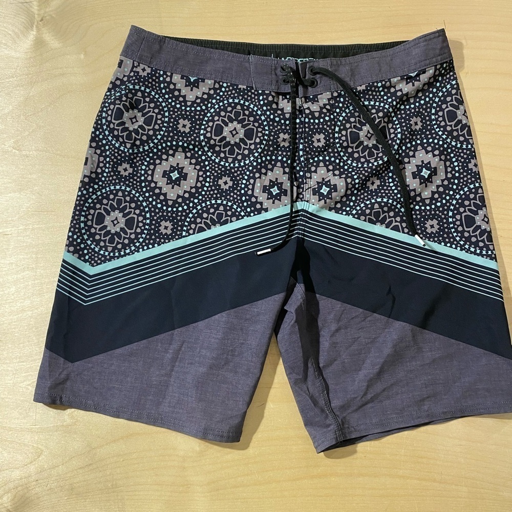 O'Neill Black and Gray Patterned Board Shorts 32 (OF)